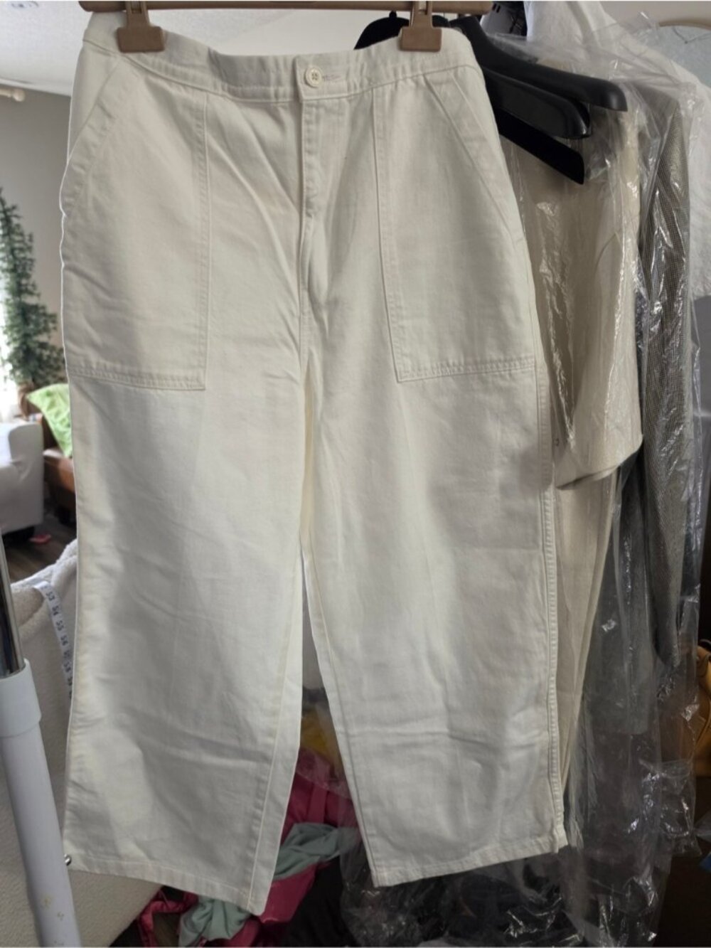 Uniqlo White Denim Pants Patch Pocket Stretchable Waist Size Large